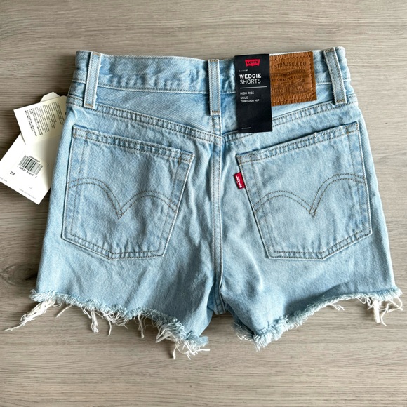 Levi's Pants - NWT Levi’s Wedgie Fit Premium Denim Jean Shorts High Rise Button Fly Size 24